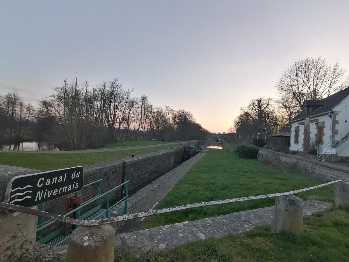 Canal Du Nivernais Gites Le Champ Radis Marigny-sur-Yonne Eksteriør billede